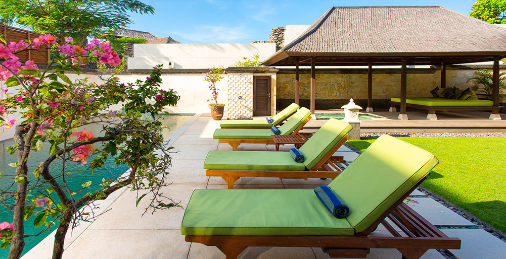 Villa Bayu Gita Residence - Poolside deck chairs
